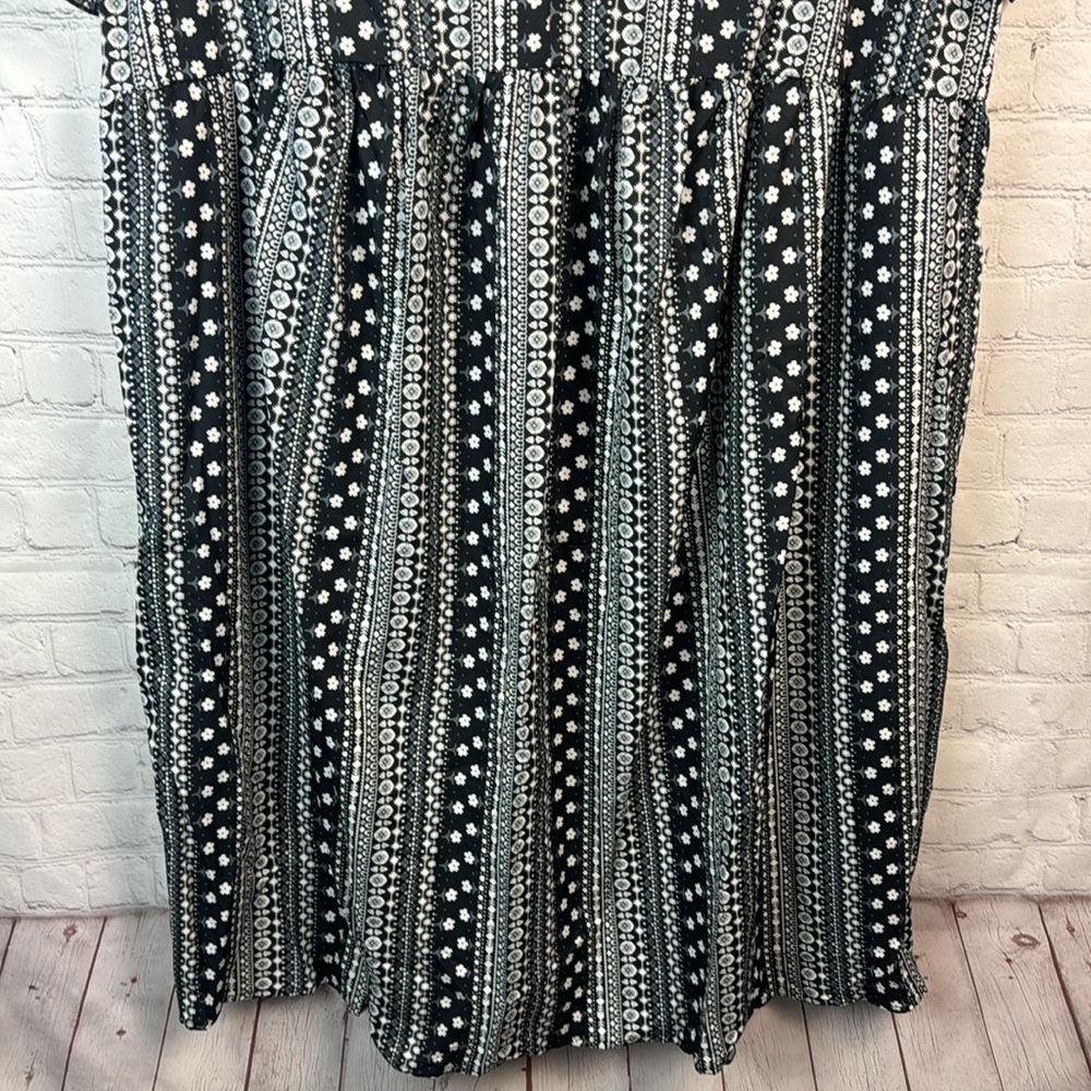 BloomChic Black and White Patterned Midi Pocket Dress Plus Size 1X - Picture 5 of 6